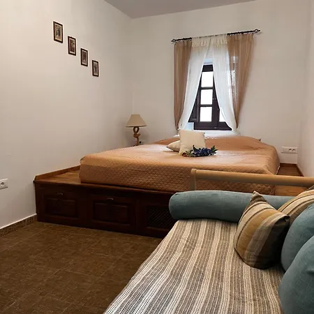 Elegant-lindian Marietta Líndos