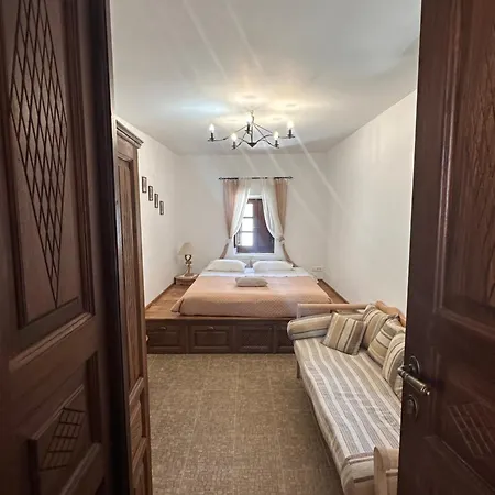 Elegant-lindian Marietta