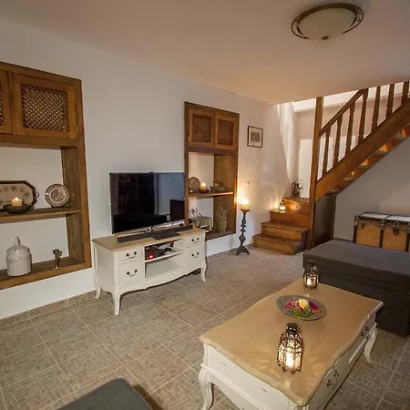 Elegant-lindian Marietta Villa