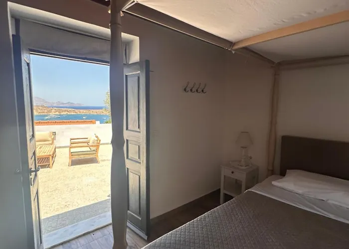 Elegant-lindian Marietta *